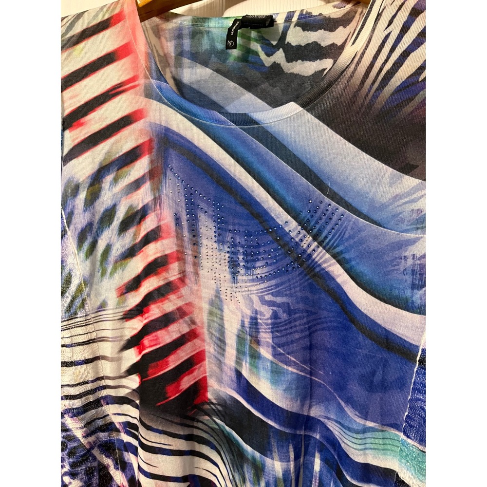 New Directions Women's XL Abstract Animal Print Rhinestone Sharkbite Top - Picture 3 of 6